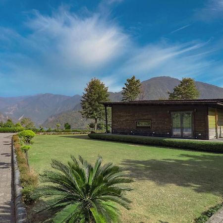 Saffronstays Paradise Pines, Dehradun - Cliff Villa With Valley & Forest Views 외부 사진