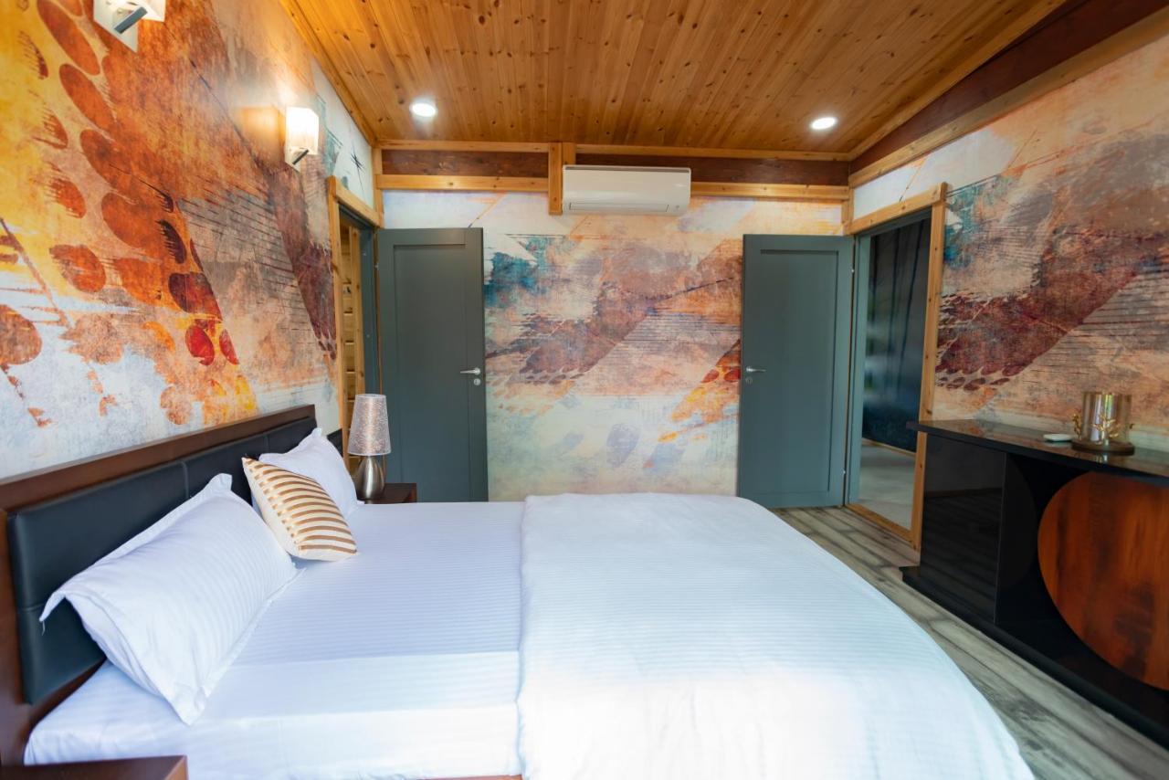 Saffronstays Paradise Pines, Dehradun - Cliff Villa With Valley & Forest Views 외부 사진
