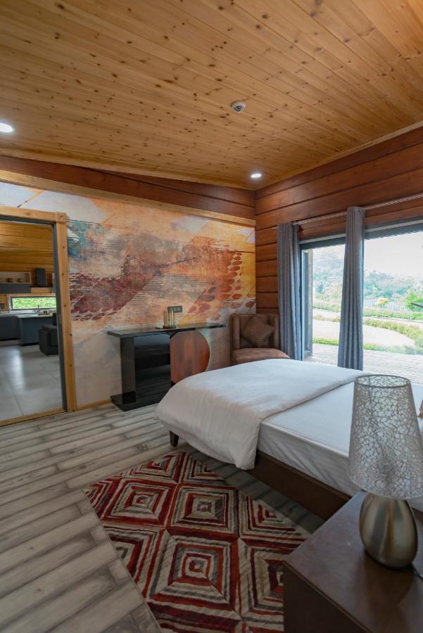 Saffronstays Paradise Pines, Dehradun - Cliff Villa With Valley & Forest Views 외부 사진