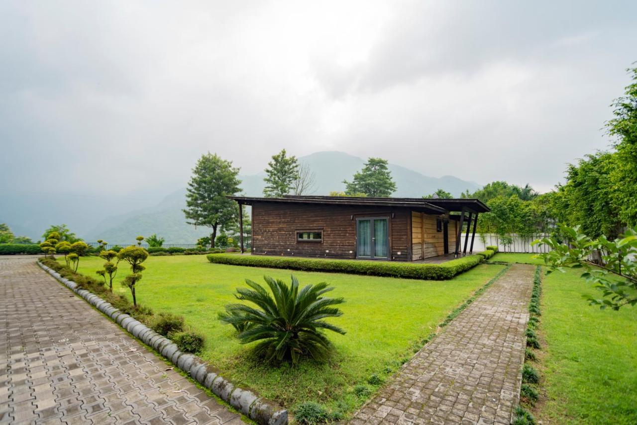 Saffronstays Paradise Pines, Dehradun - Cliff Villa With Valley & Forest Views 외부 사진