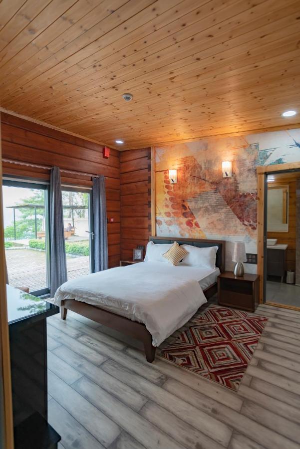 Saffronstays Paradise Pines, Dehradun - Cliff Villa With Valley & Forest Views 외부 사진